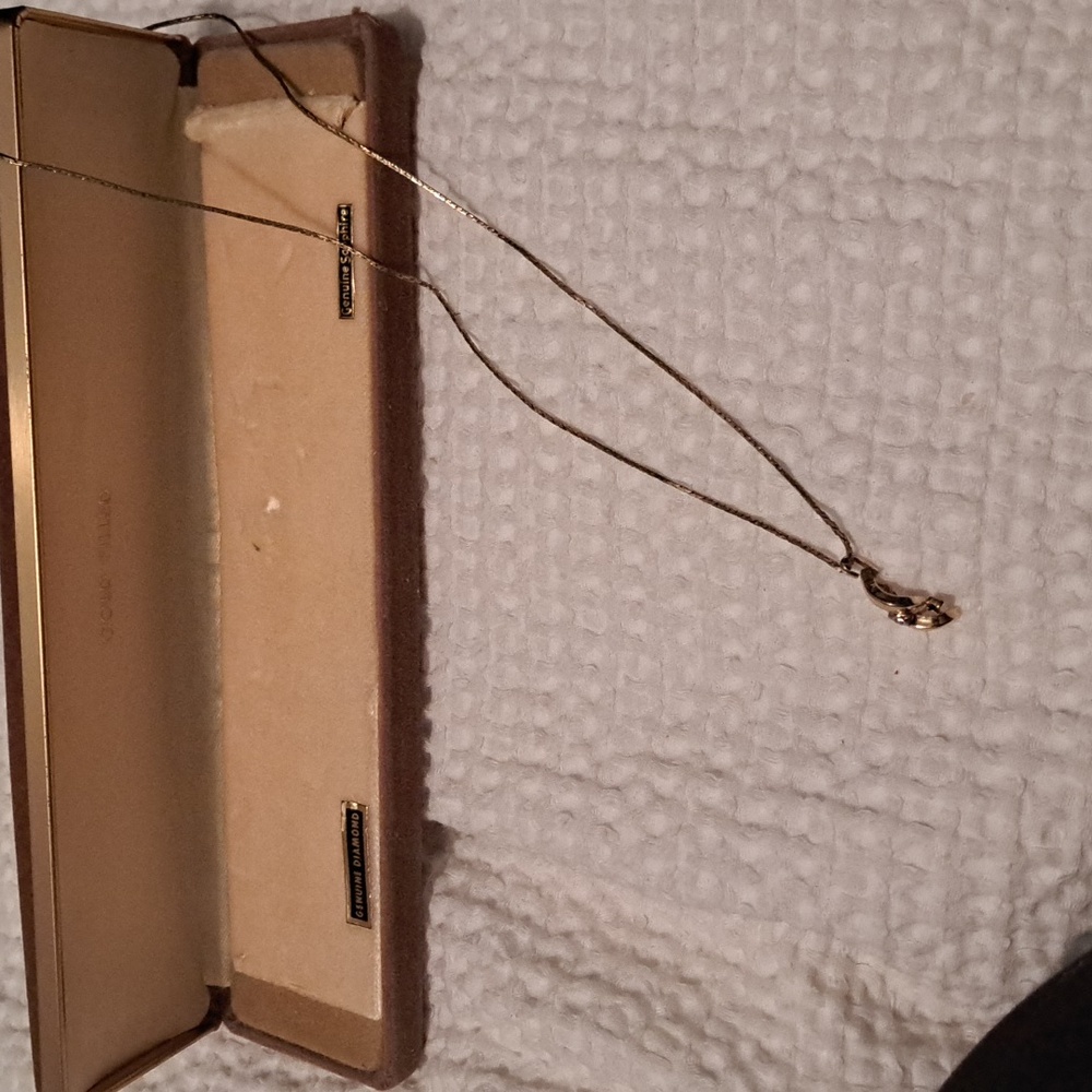 Elegant Necklace - Picture 4 of 6